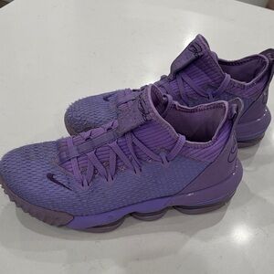 Nike LeBron James 16 Low Atomic Basketball Sneakers Size 9 Men’s